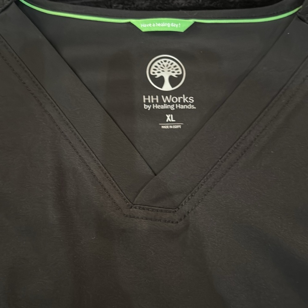 HH WORKS by HEALING HANDS MENS V NECK SCRUB TOP BLACK - XL “MATTHEW” BNWT - Picture 5 of 7